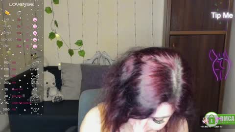 Snapshot of muse_kitty_jenia chatting on 02.01.25 Jenya online show from 02.01.25