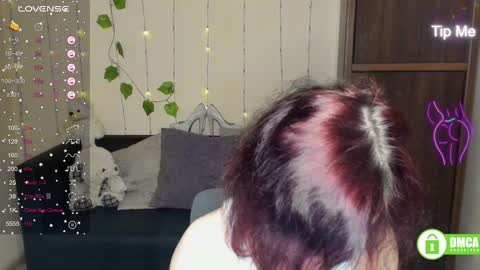 Snapshot of muse_kitty_jenia chatting on 02.05.25 Jenya online show from 02.05.25