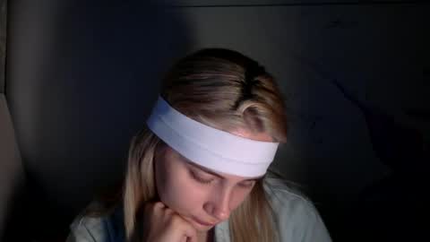 Snapshot of musescorner chatting on 10.04.25 musescorner online show from 10.04.25