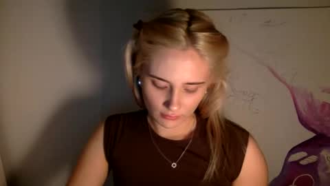 Snapshot of musescorner chatting on 11.06.25 musescorner online show from 11.06.25