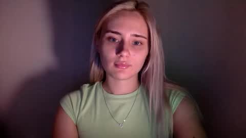 Snapshot of musescorner chatting on 11.11.25 musescorner online show from 11.11.25