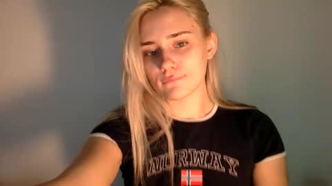 Snapshot of musescorner chatting on 11.16.25 musescorner online show from 11.16.25