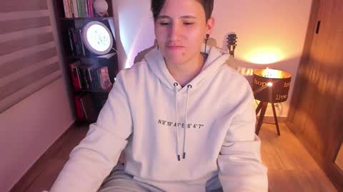 VALENTINA Luna  online show from 02.25.25