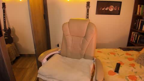 VALENTINA Luna  online show from 10.28.25