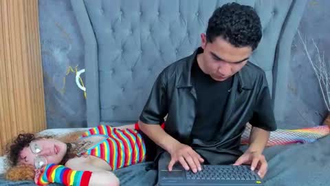 Snapshot of muss_shadw_couple chatting on 03.26.26 muss_shadw_couple online show from 03.26.26