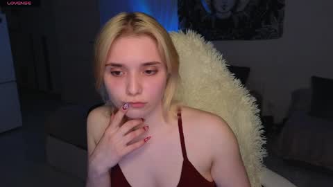 Snapshot of musyacute chatting on 05.20.26 Molly online show from 05.20.26