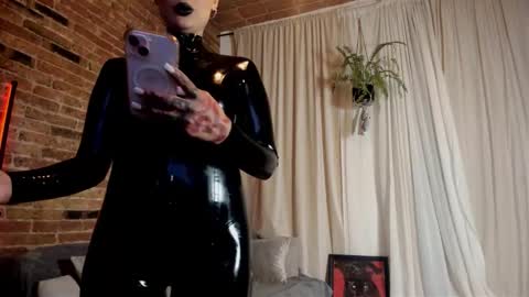 Lola online show from 02.20.26