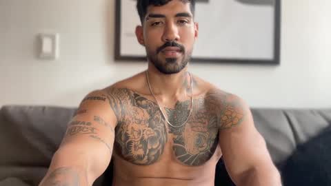 Snapshot of myke_esthetic chatting on 01.01.25 Myke esthetic online show from 01.01.25