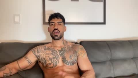 Snapshot of myke_esthetic chatting on 01.04.25 Myke esthetic online show from 01.04.25