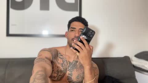 Snapshot of myke_esthetic chatting on 01.29.25 Myke esthetic online show from 01.29.25