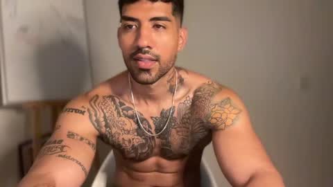 Snapshot of myke_esthetic chatting on 02.01.25 Myke esthetic online show from 02.01.25