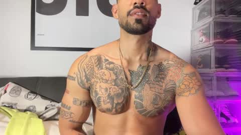 Snapshot of myke_esthetic chatting on 10.13.25 Myke esthetic online show from 10.13.25