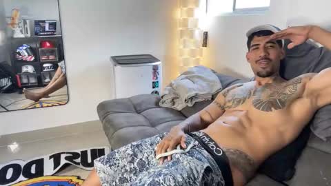 Myke esthetic online show from 12.04.25