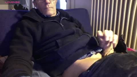 Bi sexy guy lovense hush is on private is open or password show tip if you like. online show from 02.03.26