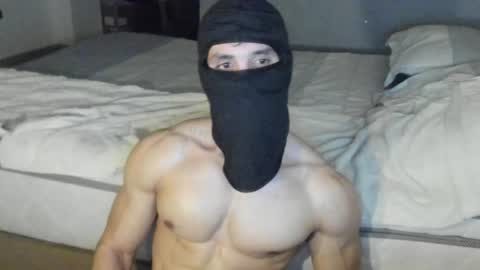 Snapshot of mysterious_muscles chatting on 03.25.26 mysterious_muscles online show from 03.25.26