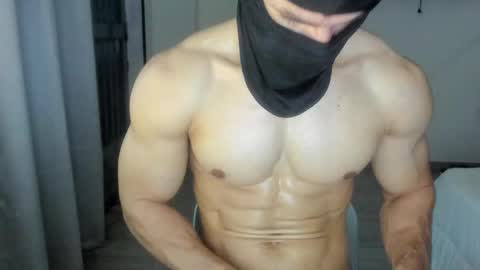 Snapshot of mysterious_muscles chatting on 04.14.26 mysterious_muscles online show from 04.14.26