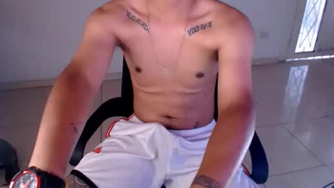Snapshot of mysteryboy_thin16 chatting on 04.26.26 mysteryboy_thin16 online show from 04.26.26