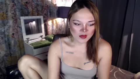 UR GIRL NEXTDOOR online show from 02.04.25