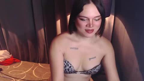 UR GIRL NEXTDOOR online show from 02.23.25