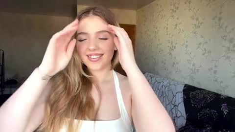 Snapshot of mysticmew chatting on 04.16.26 Anna online show from 04.16.26