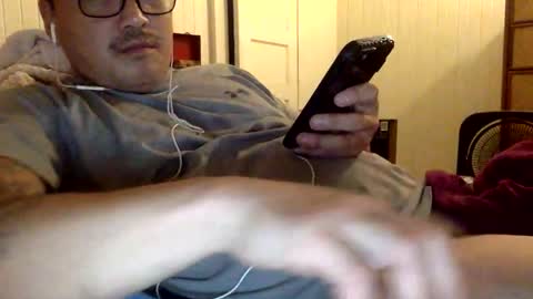 str8 dom alphaAsian Daddy type. sorry not bi or  curious but i dont judgediscrimenate. online show from 01.11.26