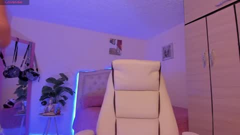 Snapshot of naath_ chatting on 01.07.25 anny online show from 01.07.25