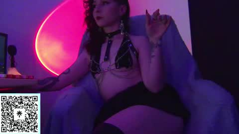 Snapshot of nadanadiaa chatting on 10.21.25 nadanadiaa online show from 10.21.25