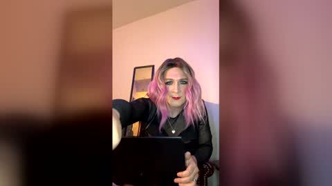 nadia_crivello online show from 12.23.25