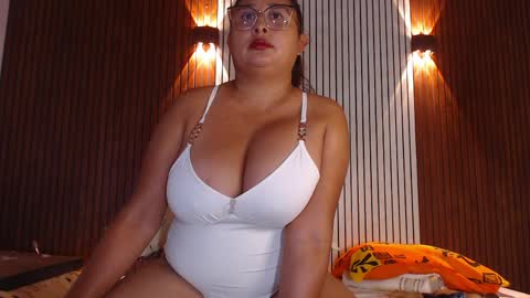 Snapshot of nadiawhite_ chatting on 05.02.26 Nadia online show from 05.02.26