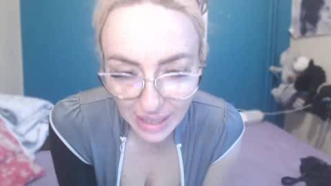 Snapshot of nadinnnea chatting on 04.30.26 nadinnnea online show from 04.30.26