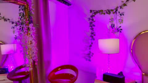 Snapshot of nahiarareina chatting on 04.25.26 NahiaraReina online show from 04.25.26