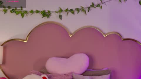 Snapshot of nahiarareina chatting on 06.22.26 NahiaraReina online show from 06.22.26