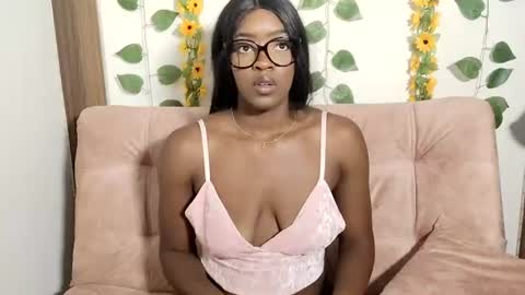 Nahomy  online show from 06.24.26