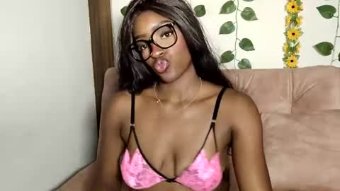 Nahomy  online show from 07.08.26