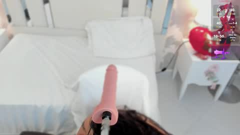 Nahomy Roberts online show from 12.22.25