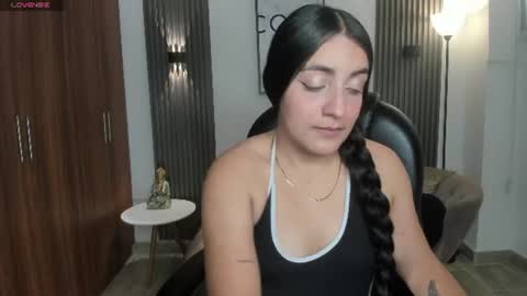 Snapshot of naiah_blue chatting on 06.19.26 naiah_blue online show from 06.19.26