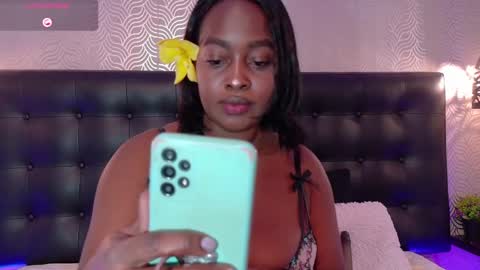 Snapshot of naiaramasson_ chatting on 10.02.25 naiaramasson_ online show from 10.02.25