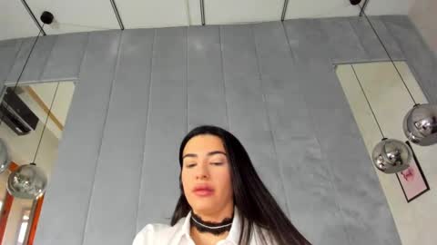Snapshot of naila18 chatting on 02.15.25 Naila online show from 02.15.25