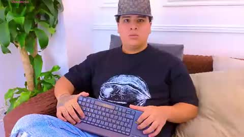 naimruiz_ online show from 07.25.26