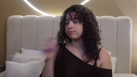 Snapshot of naira_velvett chatting on 07.04.26 Naira online show from 07.04.26