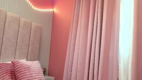 Snapshot of naira_velvett chatting on 07.22.26 Naira online show from 07.22.26