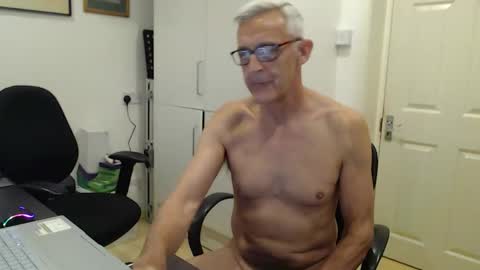 nakedcarpenteruk online show from 06.02.26