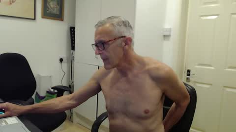 Snapshot of nakedcarpenteruk chatting on 06.03.26 nakedcarpenteruk online show from 06.03.26