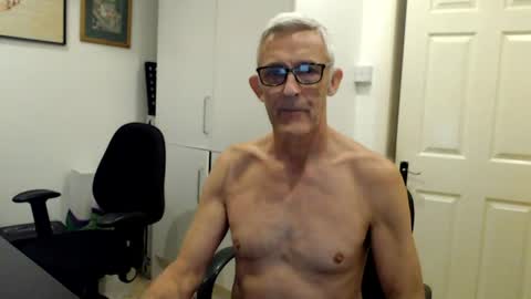 Snapshot of nakedcarpenteruk chatting on 06.14.26 nakedcarpenteruk online show from 06.14.26