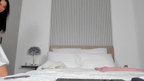 Snapshot of nakedjewel chatting on 03.08.25 nakedjewel online show from 03.08.25