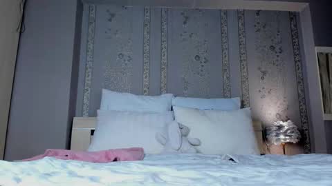 Snapshot of nakedjewel chatting on 09.19.25 nakedjewel online show from 09.19.25