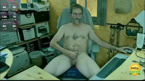 Snapshot of nakedluke chatting on 06.04.26 Luke online show from 06.04.26