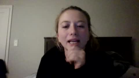 Snapshot of nakedmomma chatting on 10.28.25 SianaBabe online show from 10.28.25