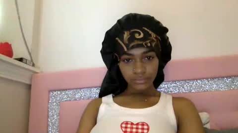 Snapshot of nanaonn chatting on 04.21.26 nanaonn online show from 04.21.26