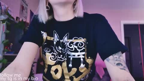 Snapshot of nanitamoore chatting on 05.01.26 Monday-Friday 12-4 AM and 6-9 AM New York time online show from 05.01.26